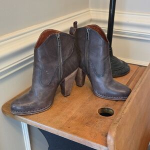 FRYE Grey Leather Ankle Boots 9